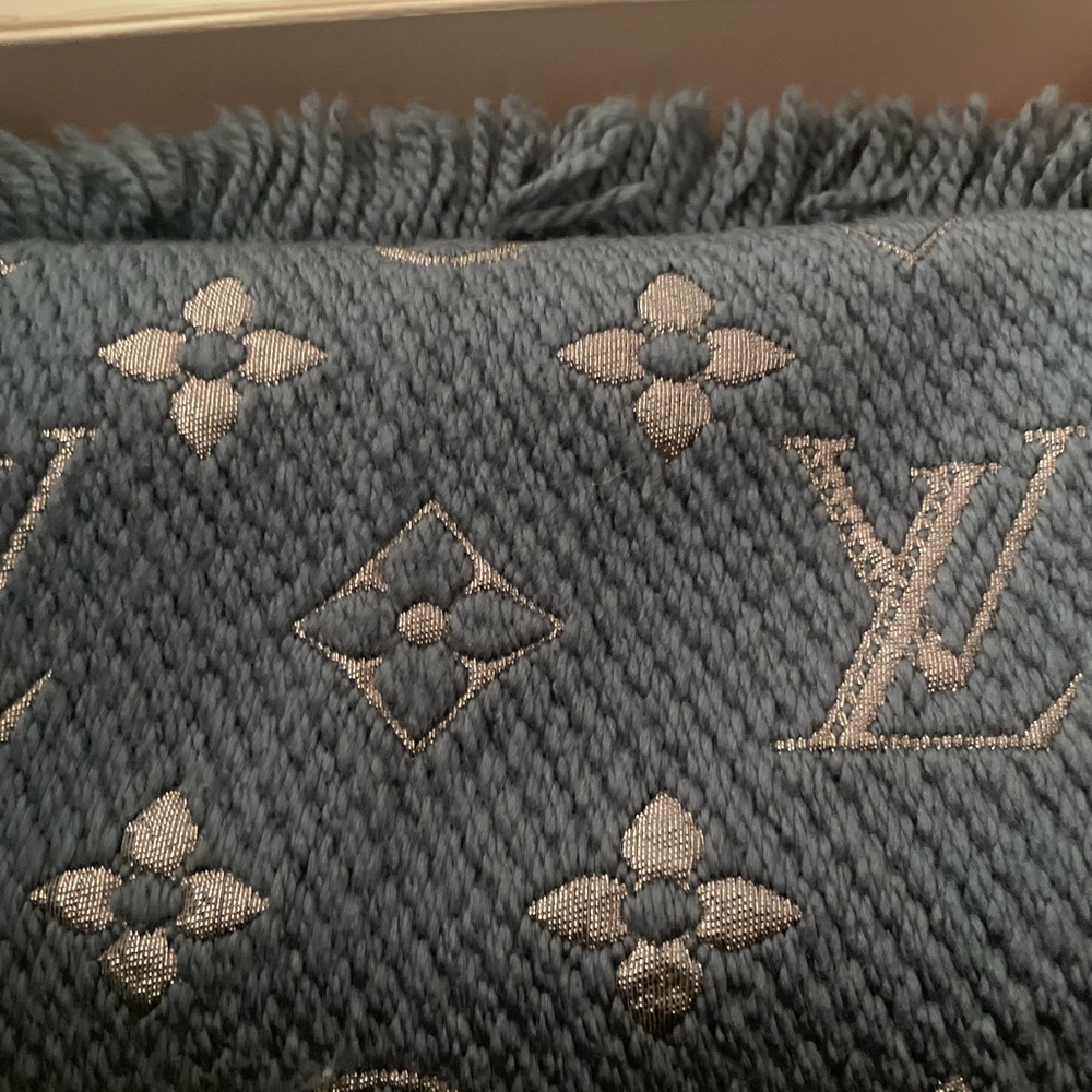 Louis Vuitton Monogram Scarf - Picture 1 of 1